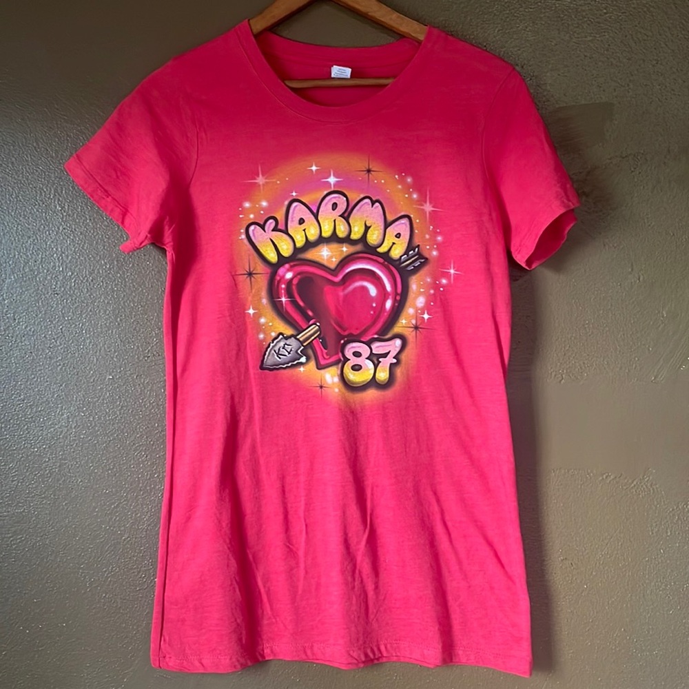 MillTex Taylor Swift Travis Kelce Karma 87 Red Graffiti Tee / Size Large / NWOT